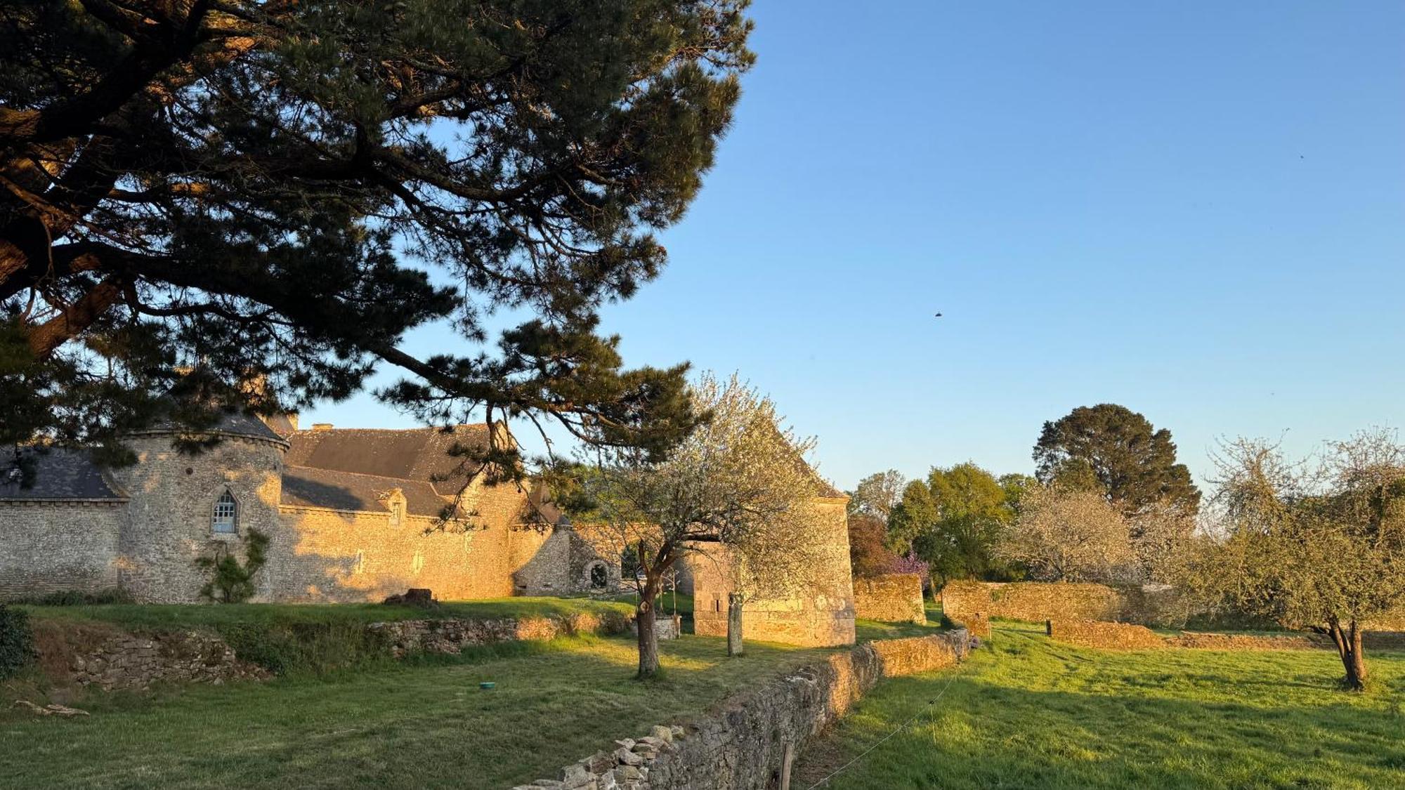 Gite De Couple Cosy Avec Vue Sur Chateau Tremohar - Golfe Du Morbihan, 20 Min De Vannes Berric 外观 照片